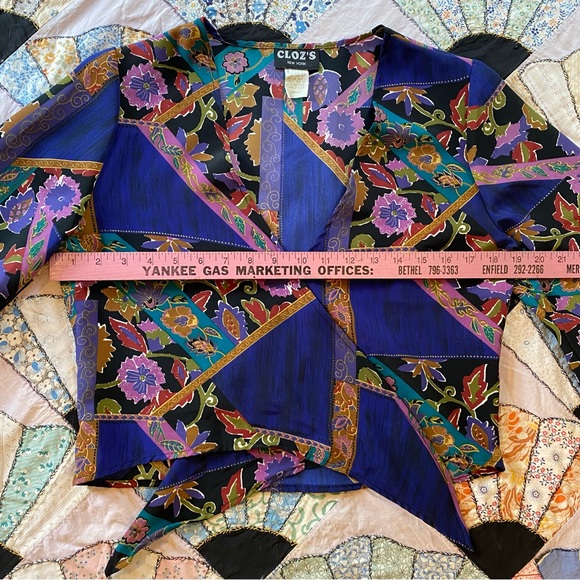 🎈SOLD 🎈VINTAGE Wrap Top CLOZ’S New York Flowers Black Tie Front SMALL - Picture 8 of 11